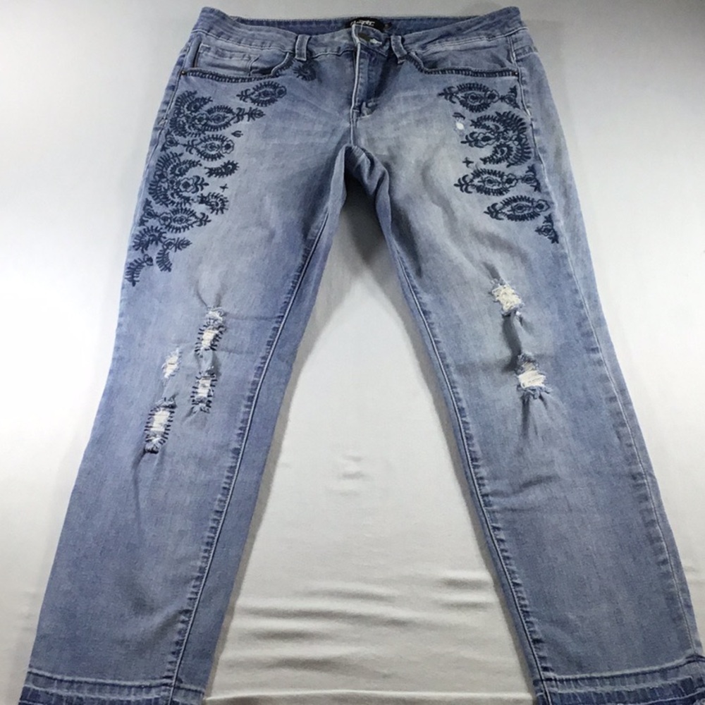NanetteLepore Size10 Distressed Grunge Light Wash Straight-Leg Jeans Embroidery